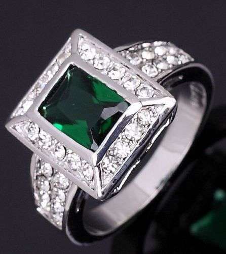 ***WOAW!!!***STUNNING EMERALD AND TOPAZ WHITE GOLD DRESS RING!!!