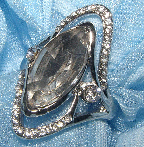 GORGEOUS LUCITE AND RHINESTONE DRESS RING - WOAW!