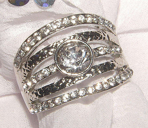 **SIZE K **BEAUTIFUL RHINESTONE ENCRUSTED DRESS RING!