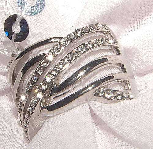 **SIZE L  **BEAUTIFUL RHINESTONE ENCRUSTED DRESS RING!