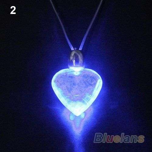 ANOTHER FIRST ON BIDORBUY! - BLUE LED LIGHT MAGNETIC PENDANT - WHAT AN ENTERTAINER!