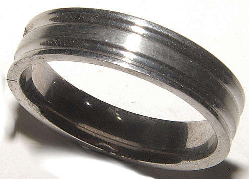 **ELEGANT DESIGN*** SOLID STAINLESS STEEL BAND RING NEW!!