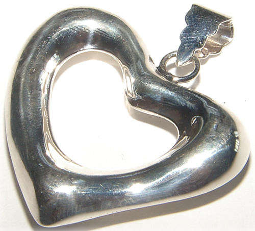 BIG!!!STUNNING STERLING SILVER 3D HEART PENDANT.