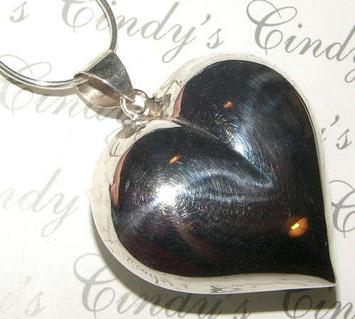 ***PRETTY!!!*** Sterling Silver HEART pendant.