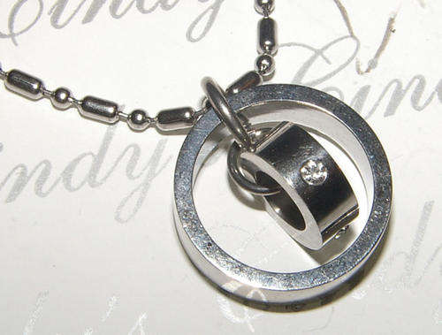 MODERN UNISEX STAINLESS STEEL PENDANT WITH CHAIN