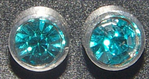 FASHION JEWELLERY - SPARKLING CRYSTAL STUD EARRINGS - 6mm