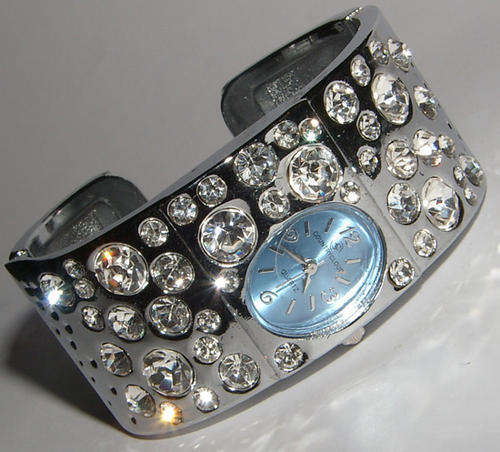 FANCY AUSTRIAN CRYSTAL HINGED BAND LADIES WATCH