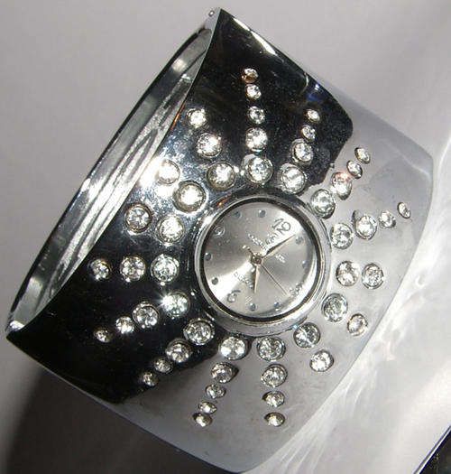 FANCY AUSTRIAN CRYSTAL HINGED BAND LADIES WATCH