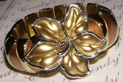 STUNNING BROAD EPOXY COATED, LUCITE BEAD STRETCHY BRACELET!