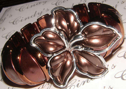 STUNNING BROAD EPOXY COATED, LUCITE BEAD STRETCHY BRACELET!