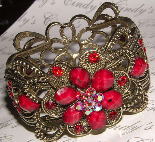 DESIGNER INSPIRED FANCY LADIES HINGED BANGLE!