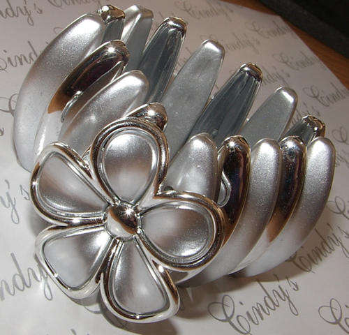 STUNNING BROAD EPOXY COATED, LUCITE BEAD STRETCHY BRACELET!