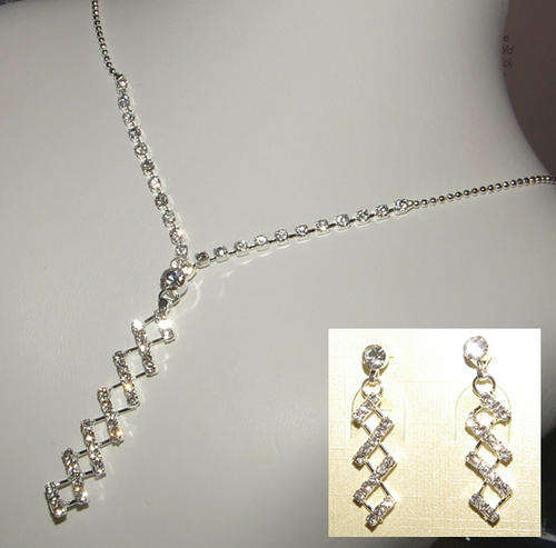 ***STUNNING*** Rhinestone Necklace and Earrings Set!