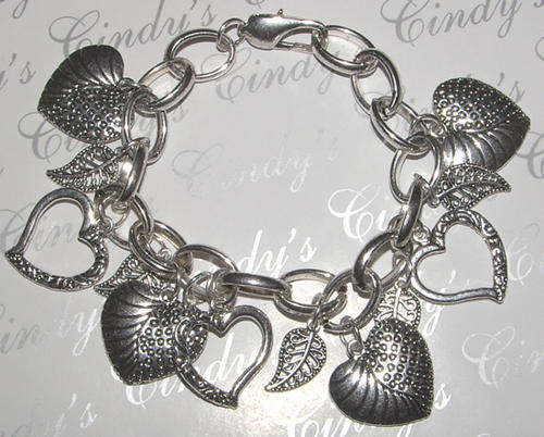 ***STUNNING***STUNNING*** SILVER HEARTS CHARM BRACELET