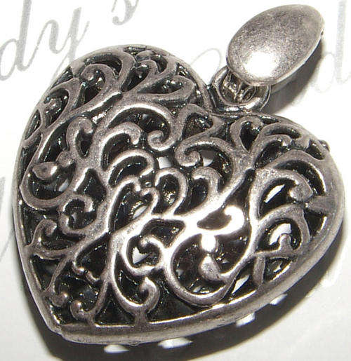 STUNNING  SILVER 3D HEART PENDANT.