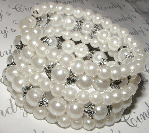 MULTI STRAND PEARLY BEADED BRACELET!