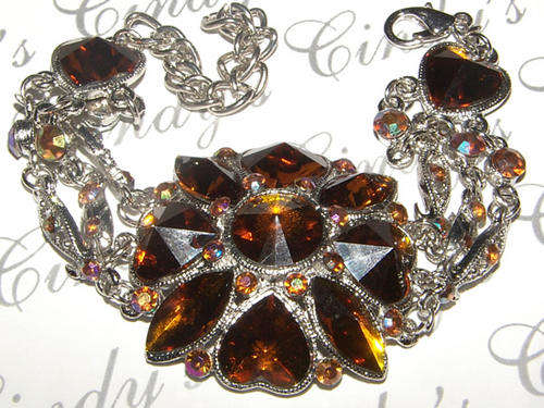 STUNNING LUCITE CRYSTAL BEAD BRACELET!