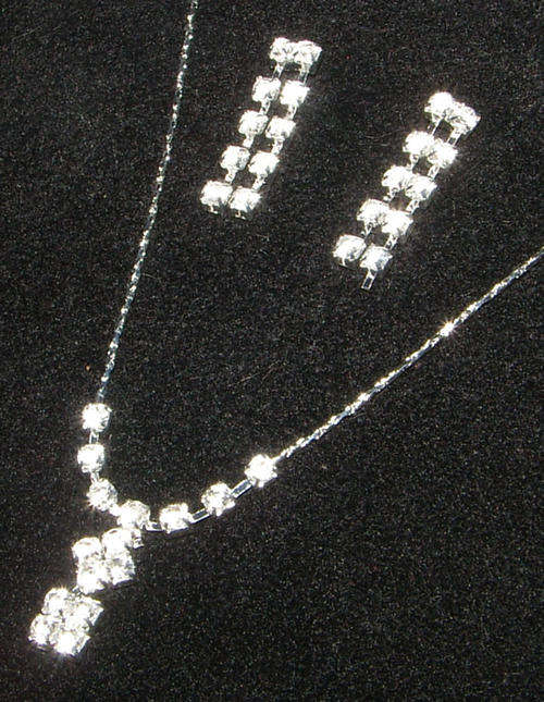 ***STUNNING*** Rhinestone Necklace and Earrings Set!