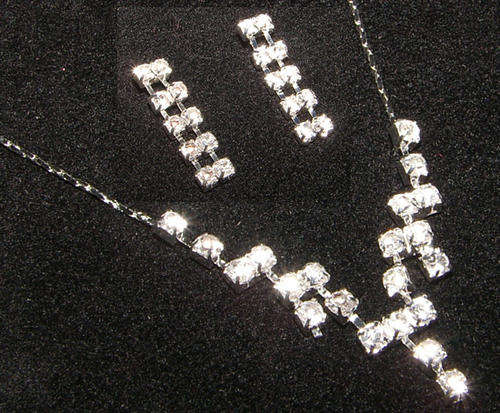 ***STUNNING*** Rhinestone Necklace and Earrings Set!