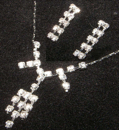 ***STUNNING*** Rhinestone Necklace and Earrings Set!