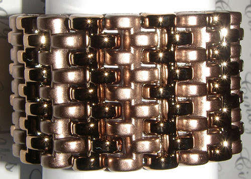 STUNNING LUCITE BEAD BRACELET!