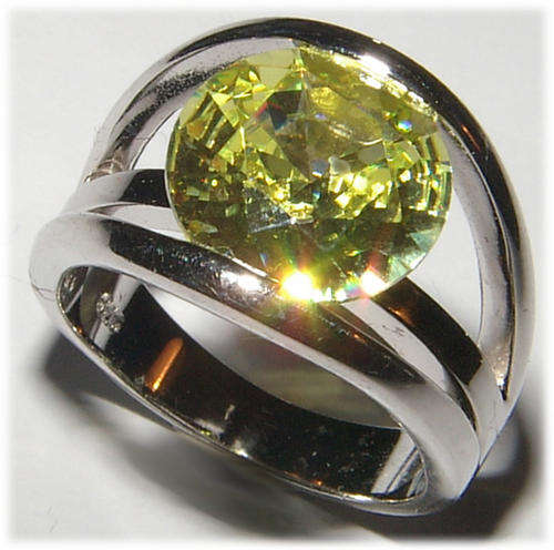LIME CZ RING - ABSOLUTELY STUNNING!!