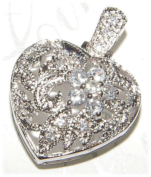 STUNNING STERLING SILVER HEART PENDANT.