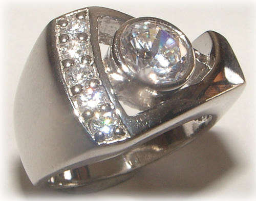 NEW ITEM LISTING! -  DIAMOND SIMULANT STERLING SILVER RING.