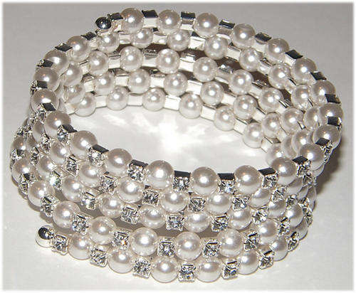 ***NEW*** MULTI STRAND PEARL AND RHINESTONE BRACELET!