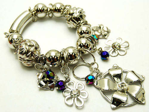 CHARMING STRETCHY  FLOWER BRACELET!