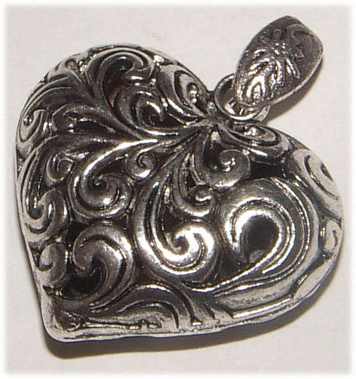 STUNNING  SILVER 3D HEART PENDANT.