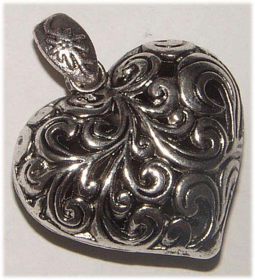 STUNNING  SILVER 3D HEART PENDANT.