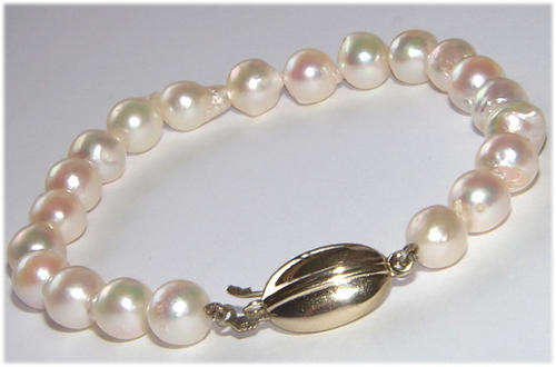 BEAUTIFUL NATURAL BAROQUE PEARL BRACELET WITH 9K GOLD CLASP!