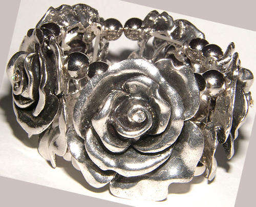 ***LAST ONE!!***CHARMING STRETCHY  ROSE BRACELET!