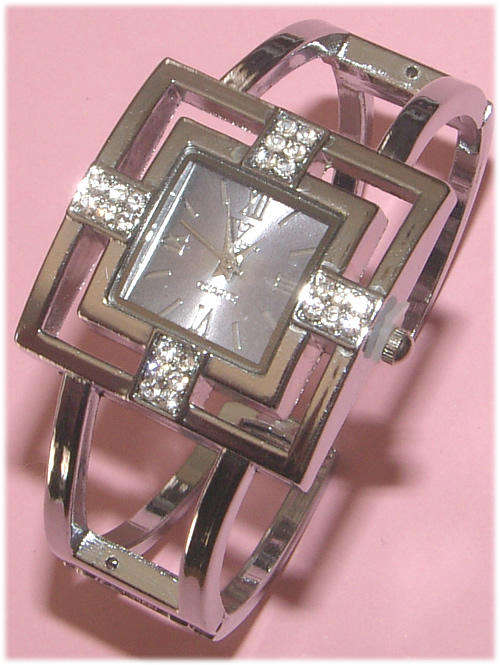 HINGED BAND LADIES  FASHION WATCH FROM **VICTORY CLOUD** COLLECTION!