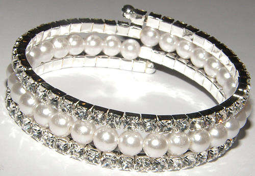 ***NEW*** MULTI STRAND PEARL AND RHINESTONE BRACELET!