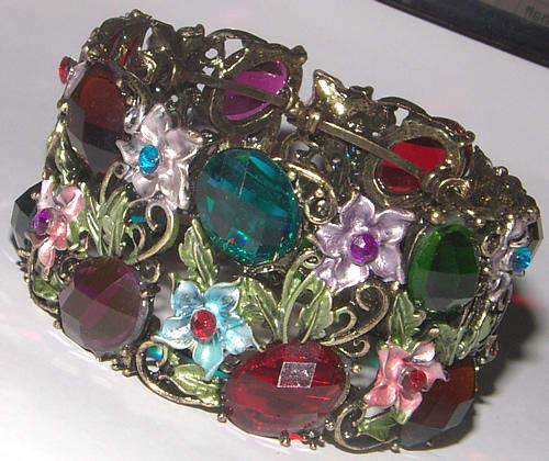 DESIGNER INSPIRED FANCY LADIES HINGED BANGLE!
