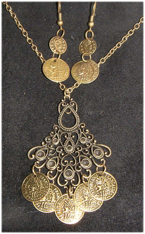BEAUTIFUL IN BRONZE!! Necklace and Earrings Set!