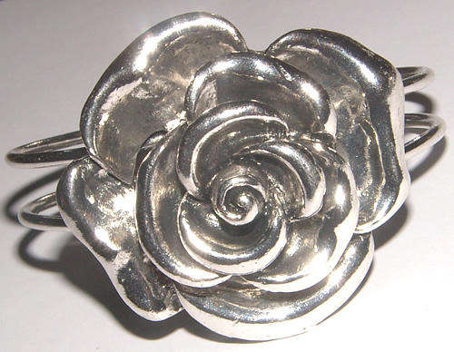 ***WOAW!!!*** DESIGNER INSPIRED FANCY LADIES BANGLE