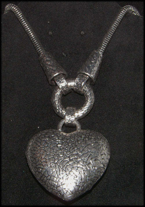 ***TAKE A LOOK!*** DESIGNER HOLLOW HEART PENDANT WITH CHAIN!!!