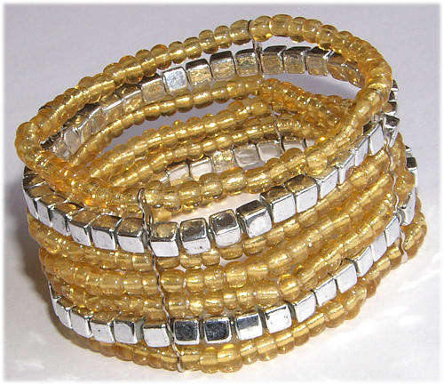 ***PRETTY AS A PICTURE!!*** MULTISTRAND LUCITE STRETCHY BRACELET!