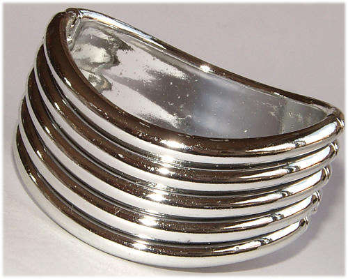 ***NEW*** STUNNING  HINGED BANGLE!