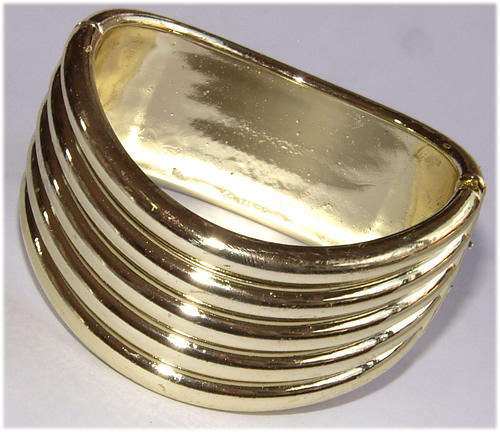 ***NEW*** STUNNING  HINGED BANGLE!