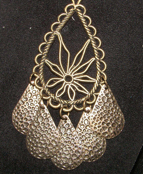 ***LOOK!!!*** BEAUTIFUL BRONZE Necklace and Earrings Set!