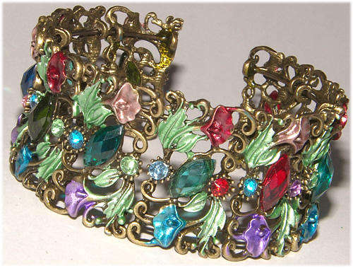 ***STUNNING!!!*** VINTAGE STYLE FLORAL BANGLE!