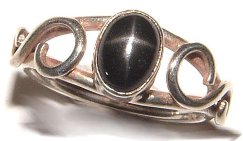 BLACK STAR SAPPHIRE STERLING SILVER RING.
