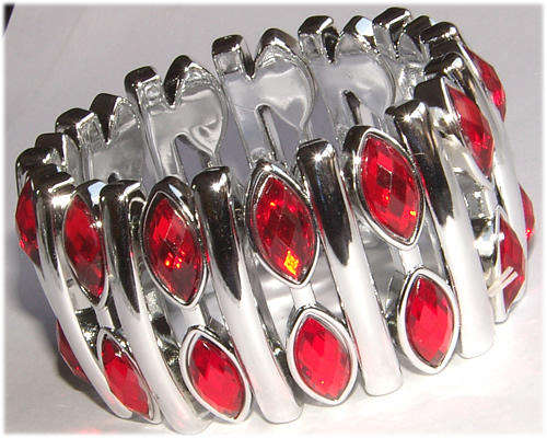 ***NEW*** STUNNING BROAD LUCITE BEADED STRETCHY BRACELET!