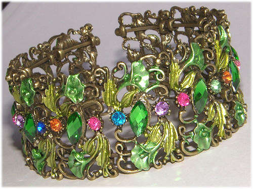 ***STUNNING!!!*** VINTAGE STYLE FLORAL BANGLE!