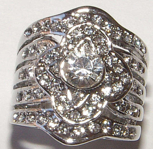 BEAUTIFUL RHINESTONE ENCRUSTED DRESS RING - ***NEW***!