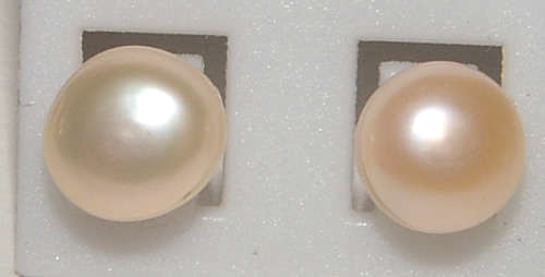 ***ELEGANT!!!*** NATURAL FRESHWATER PEARL STUD EARRINGS!
